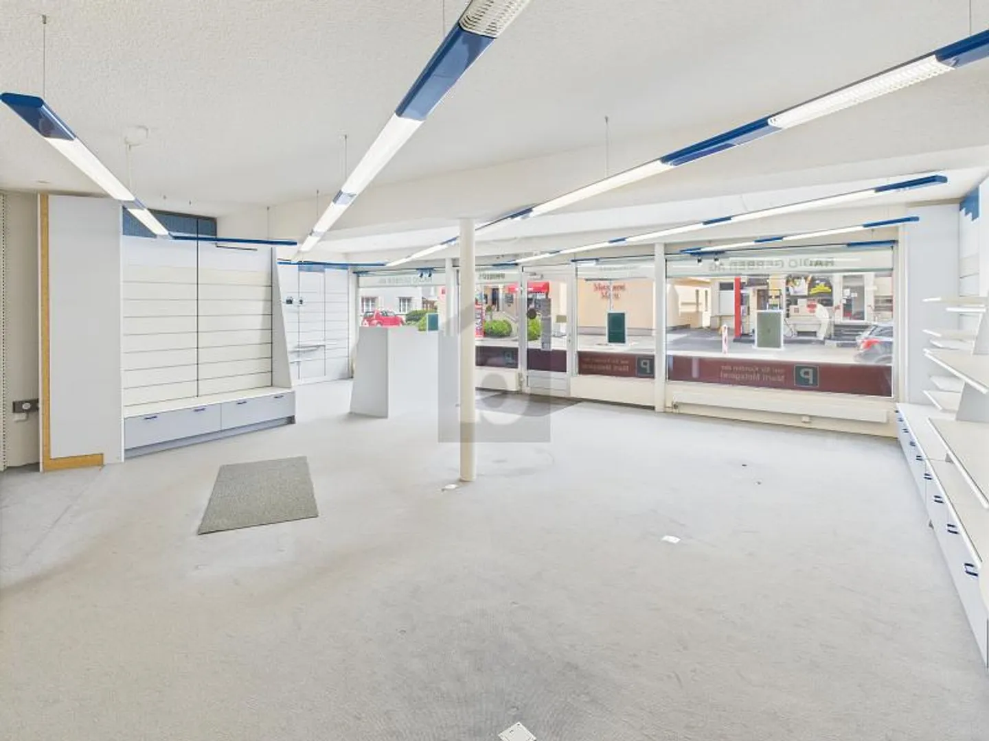 Geräumiger Verkaufsraum - Foto 1 von 5