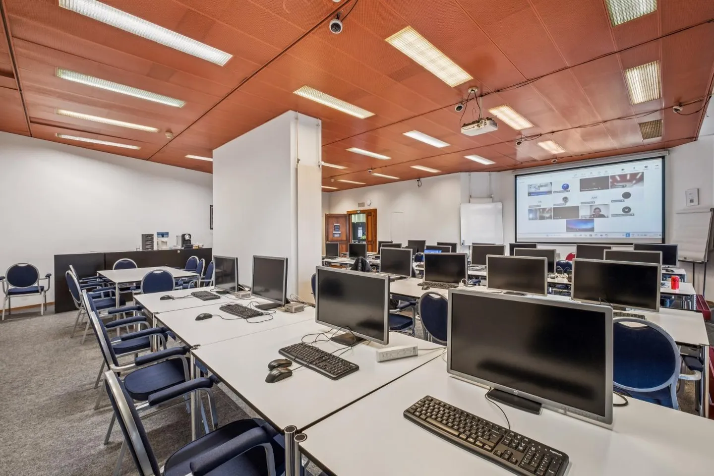 Functional and strategically located offices in the heart of Geneva - Photo 10 of 13