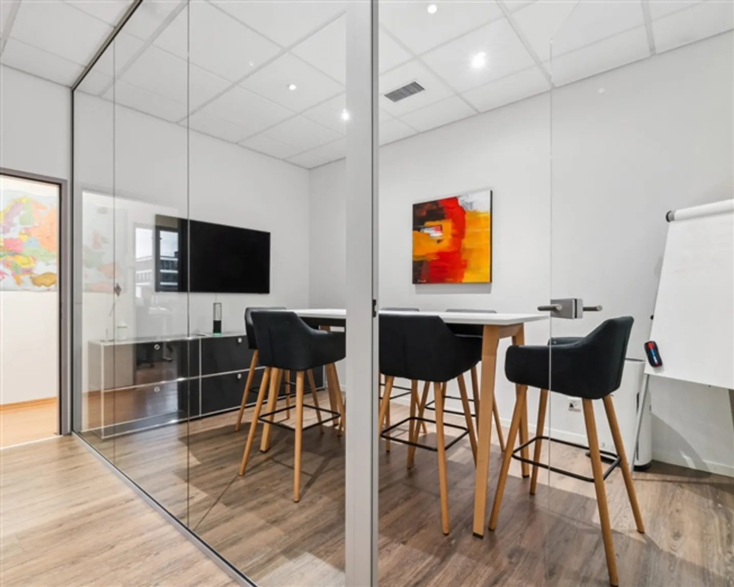 Ideally Located Office Spaces in Cham - Photo 4 of 10