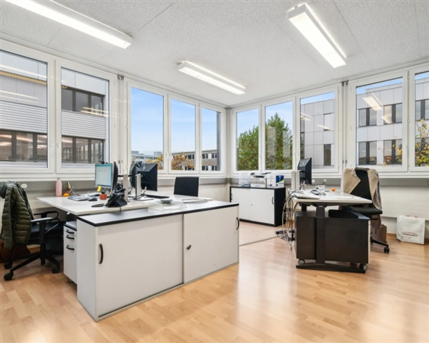 Ideally Located Office Spaces in Cham - Photo 3 of 10