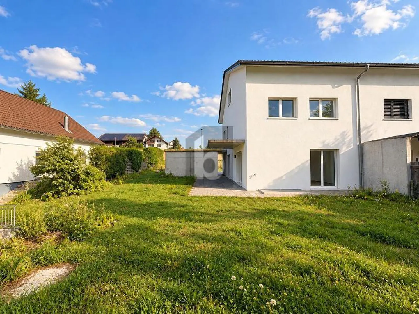 Geräumige Doppelhaushälfte mit Garten - Foto 1 von 6