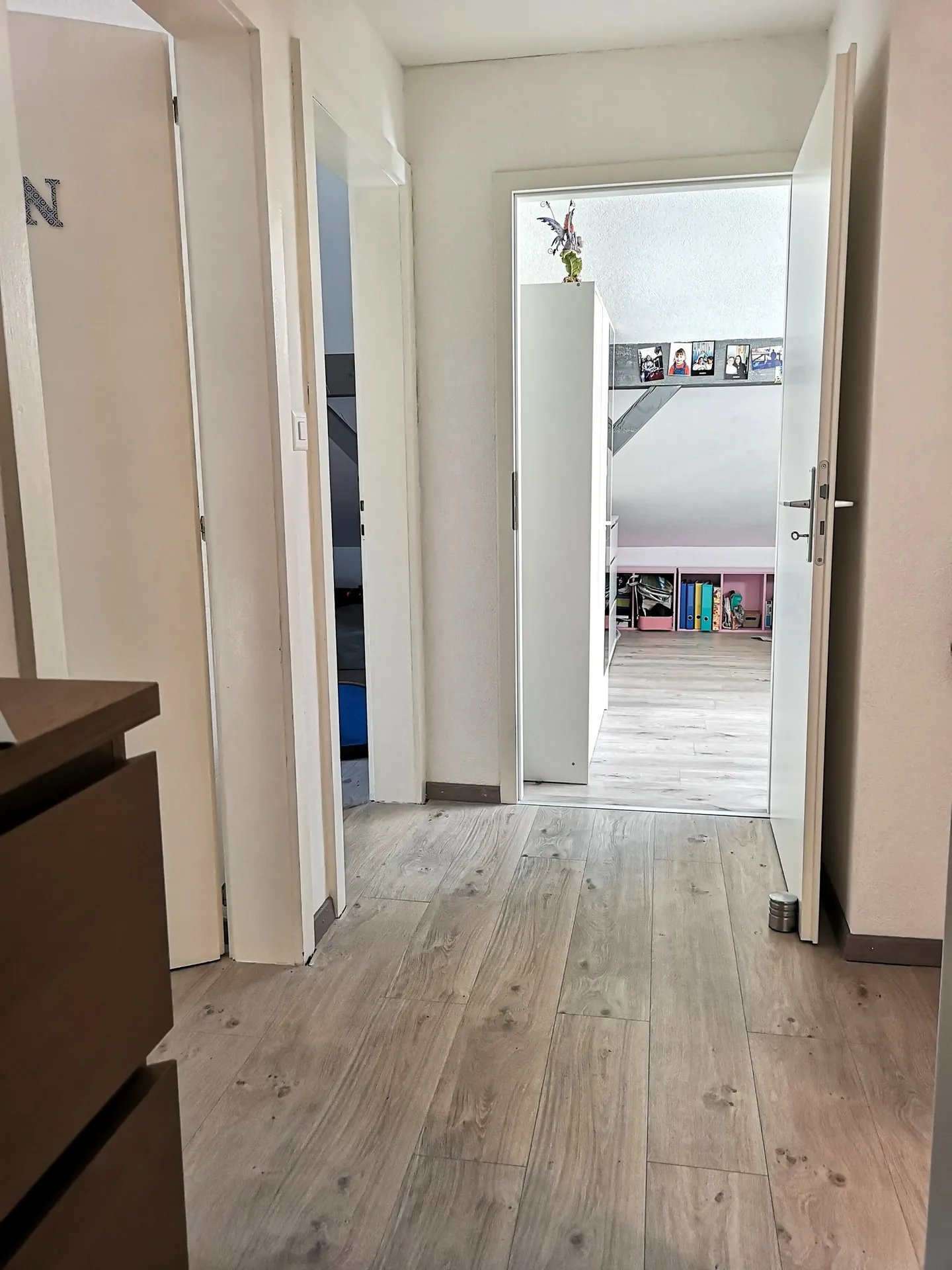 Haus mit Spa, Sauna, Schwimmbad, Ladestation für Elektroautos, 36 Photovoltaik-Panels - Foto 21 von 28