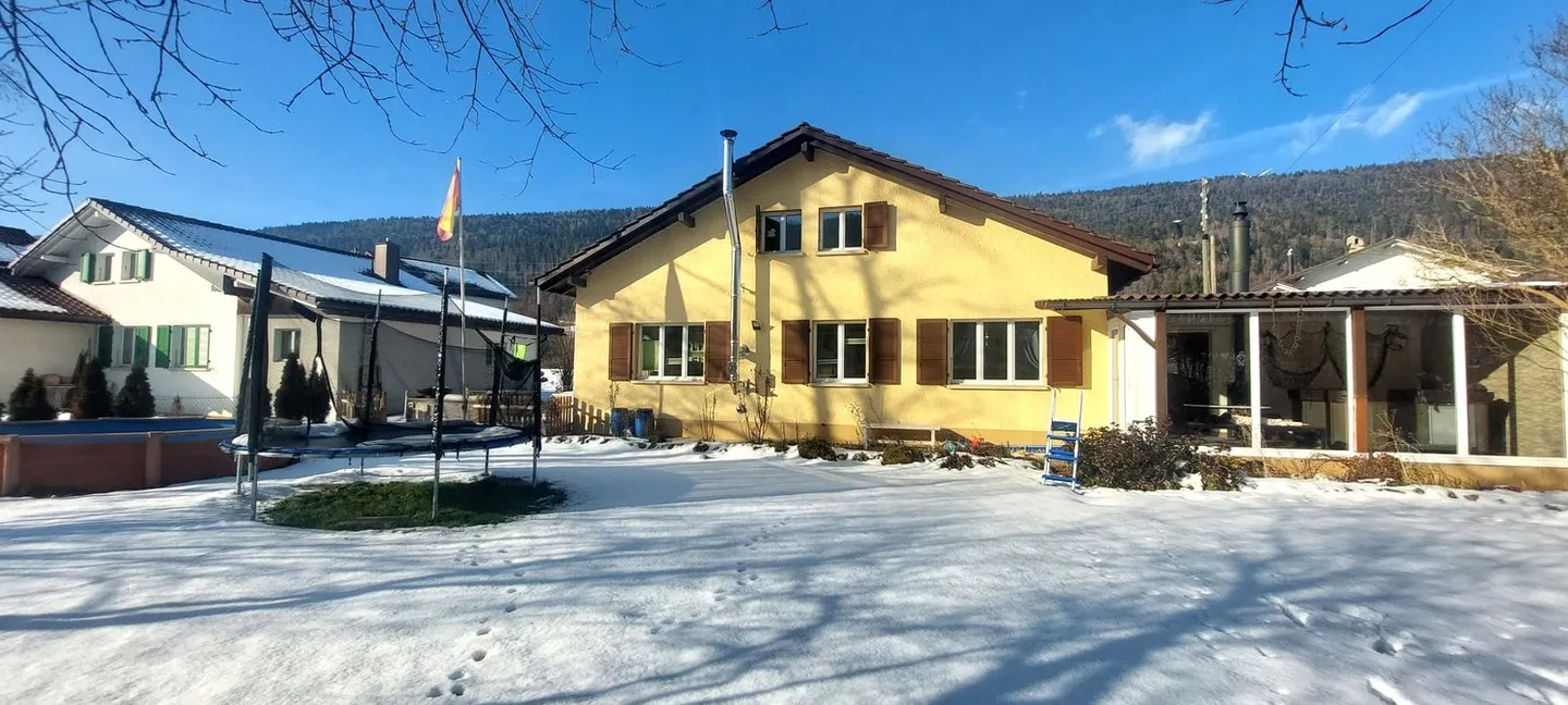 Haus mit Spa, Sauna, Schwimmbad, Ladestation für Elektroautos, 36 Photovoltaik-Panels - Foto 3 von 28