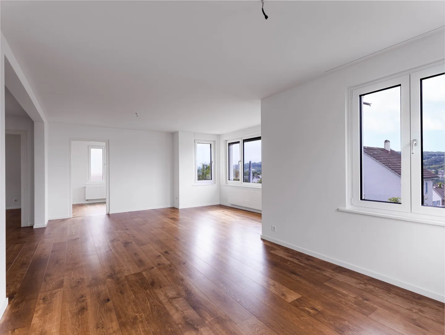 Luminoso appartamento di 3,5 locali con vista lago - Foto 1 di 9
