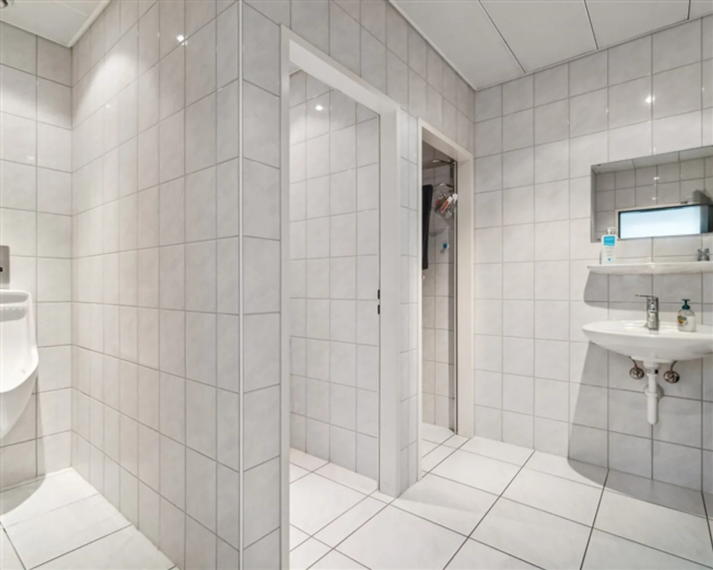 Ideally Located Office Spaces in Cham - Photo 6 of 10