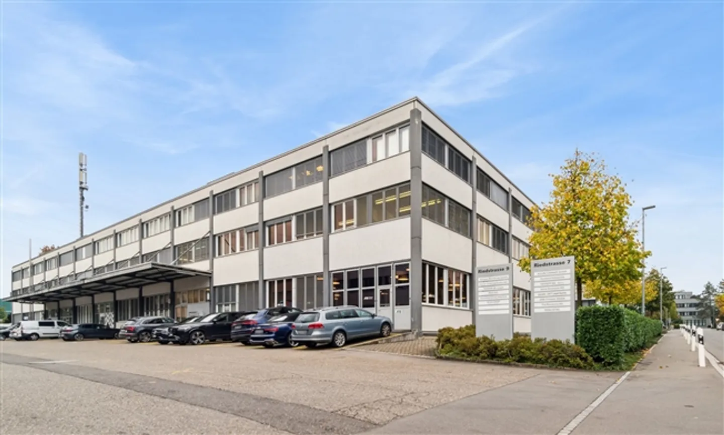 Ideally Located Office Spaces in Cham - Photo 8 of 10