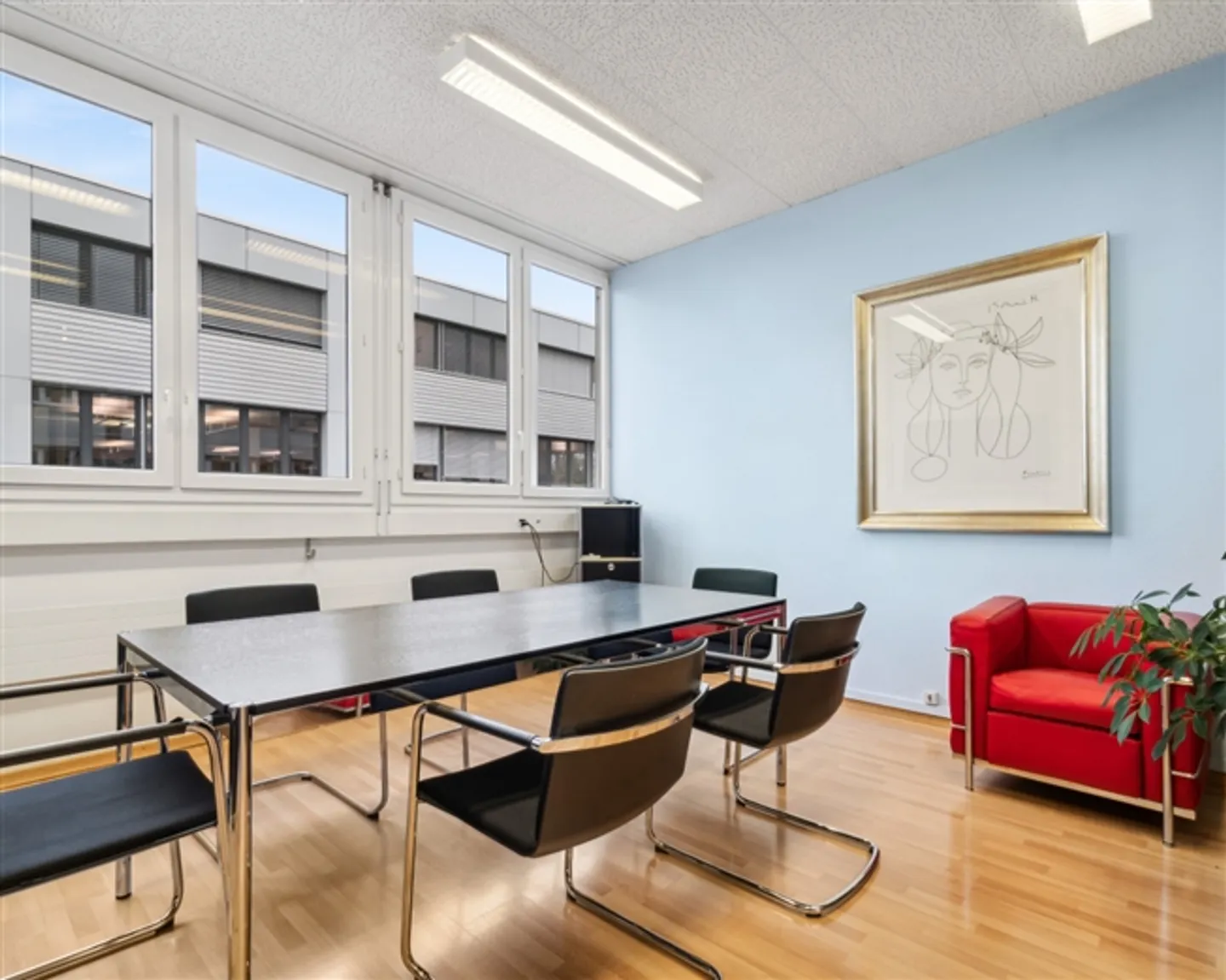 Ideally Located Office Spaces in Cham - Photo 9 of 10