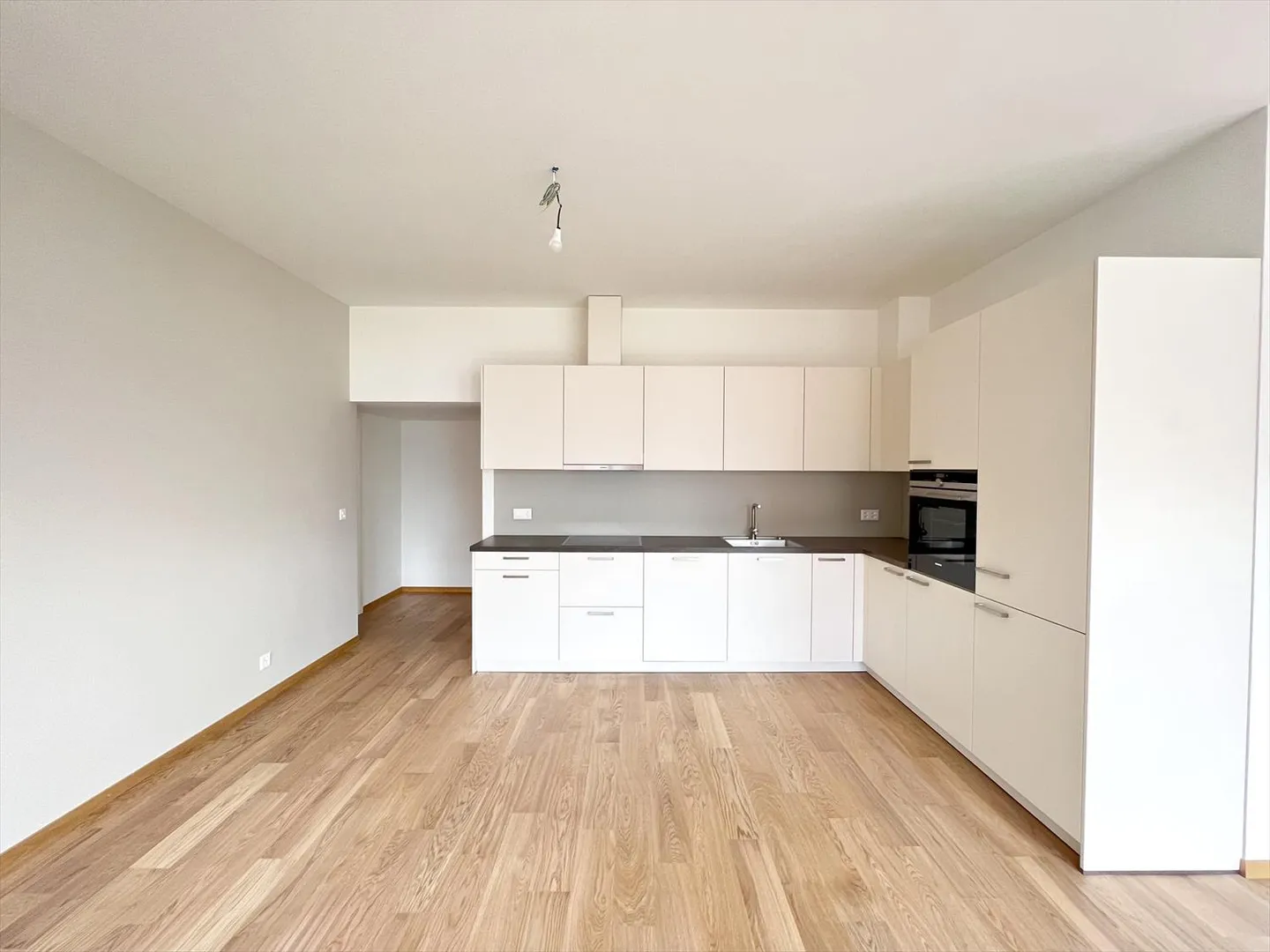 2.5 Room Apartment - Photo 5 of 10