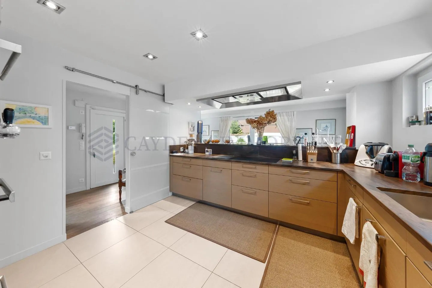 Large fully renovated individual villa - Photo 9 of 13