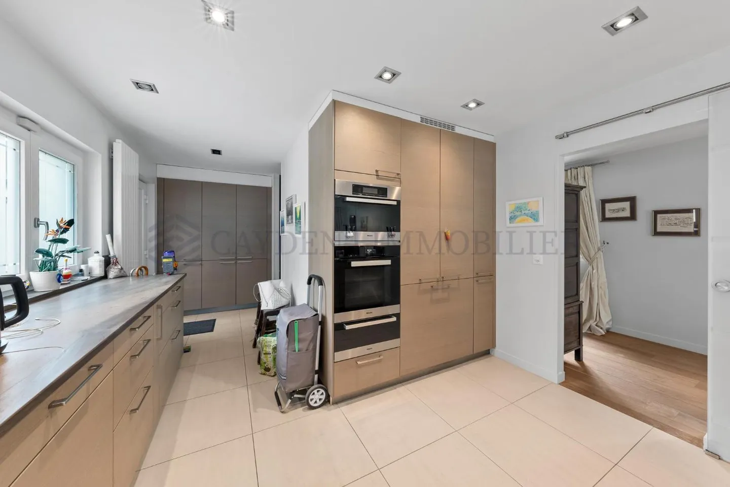 Large fully renovated individual villa - Photo 10 of 13