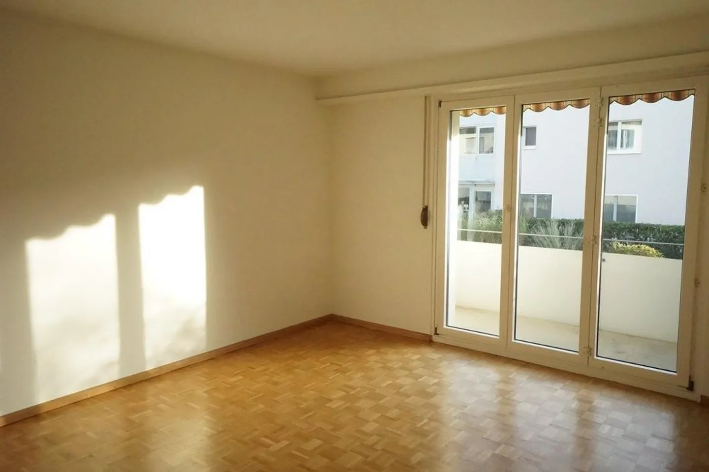 Renovated 4-room apartment in the green - Photo 5 of 5