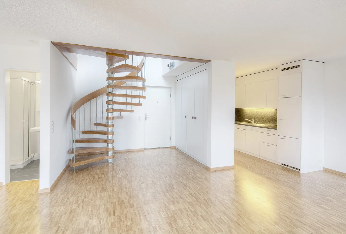 Votre bonheur de vivre sur deux étages - Photo 3 sur 7