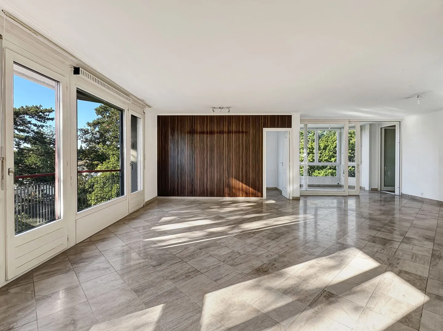 Grand appartement lumineux à rénover au coeur de Versoix - Photo 2 sur 11