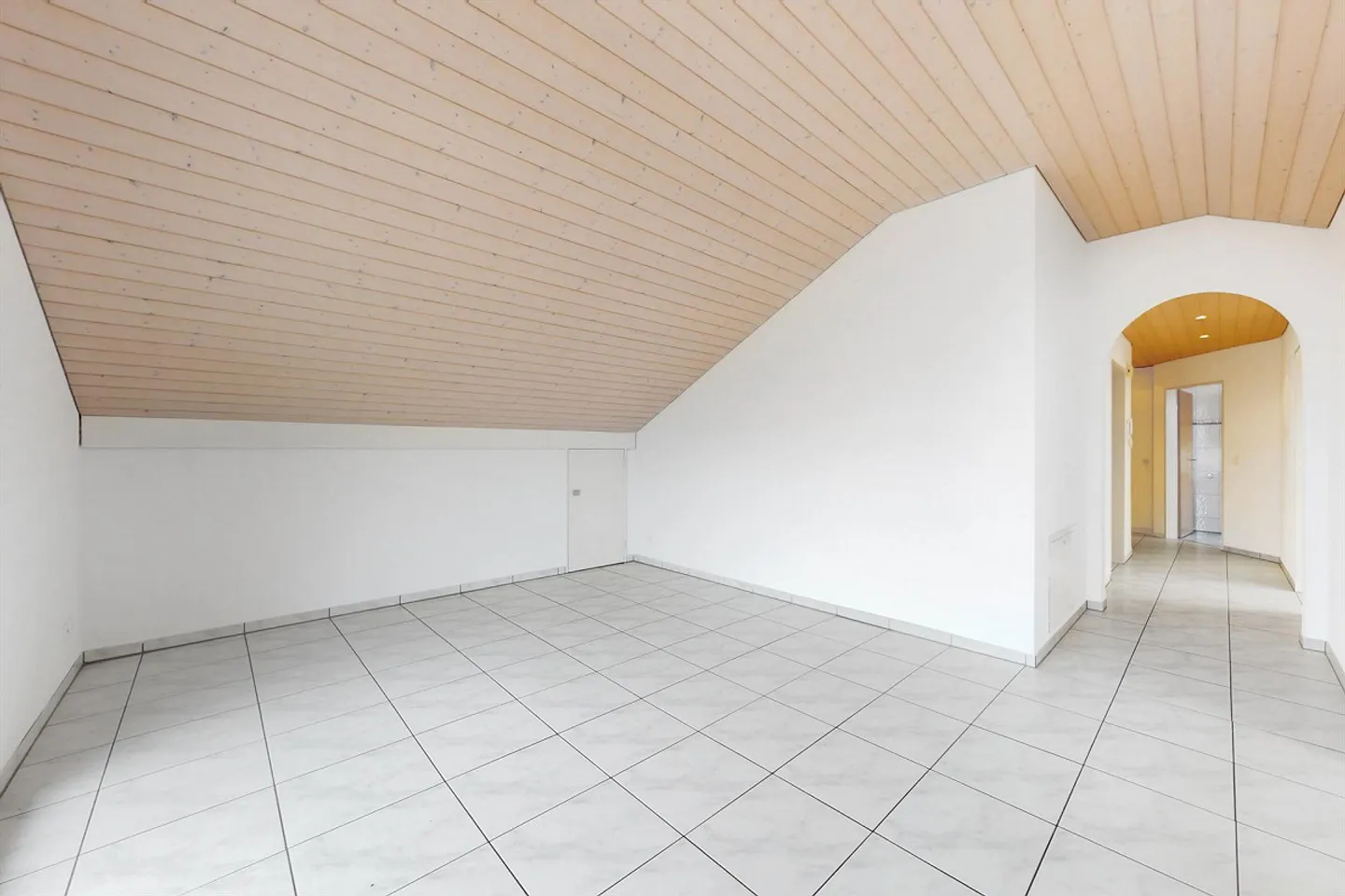 Charming 3.5-Room Attic Apartment - Photo 5 of 13