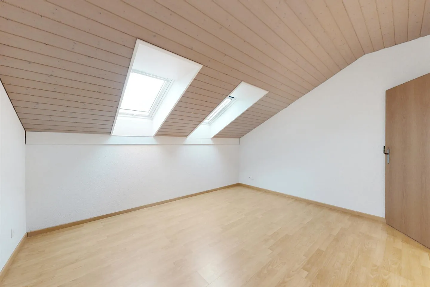 Charming 3.5-Room Attic Apartment - Photo 6 of 13
