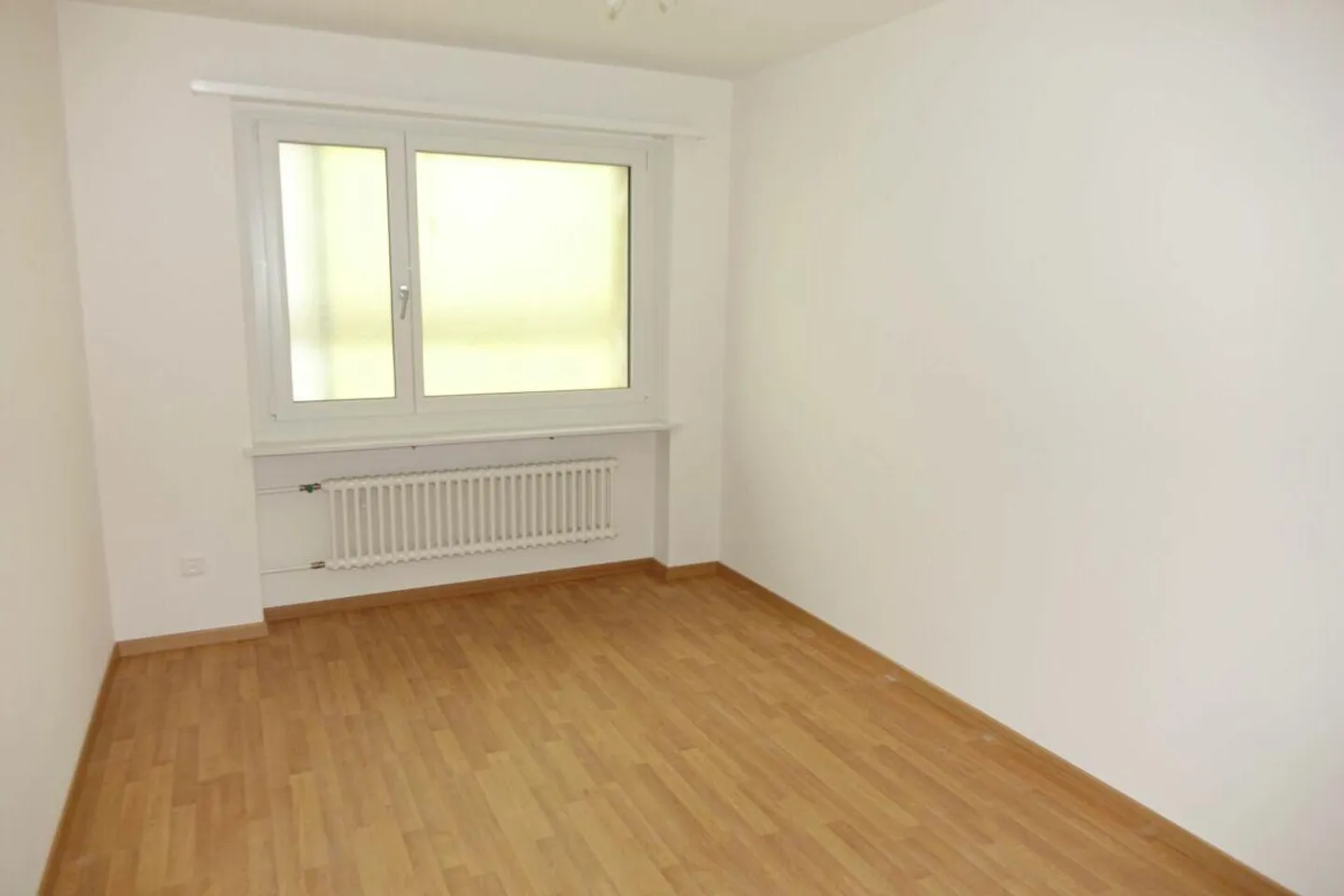 appartement lumineux de 2 pièces avec balcon ensoleillé - Photo 3 sur 7