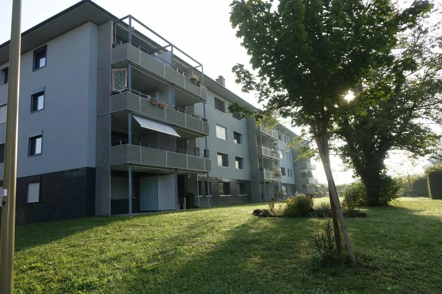 appartement lumineux de 2 pièces avec balcon ensoleillé - Photo 1 sur 7