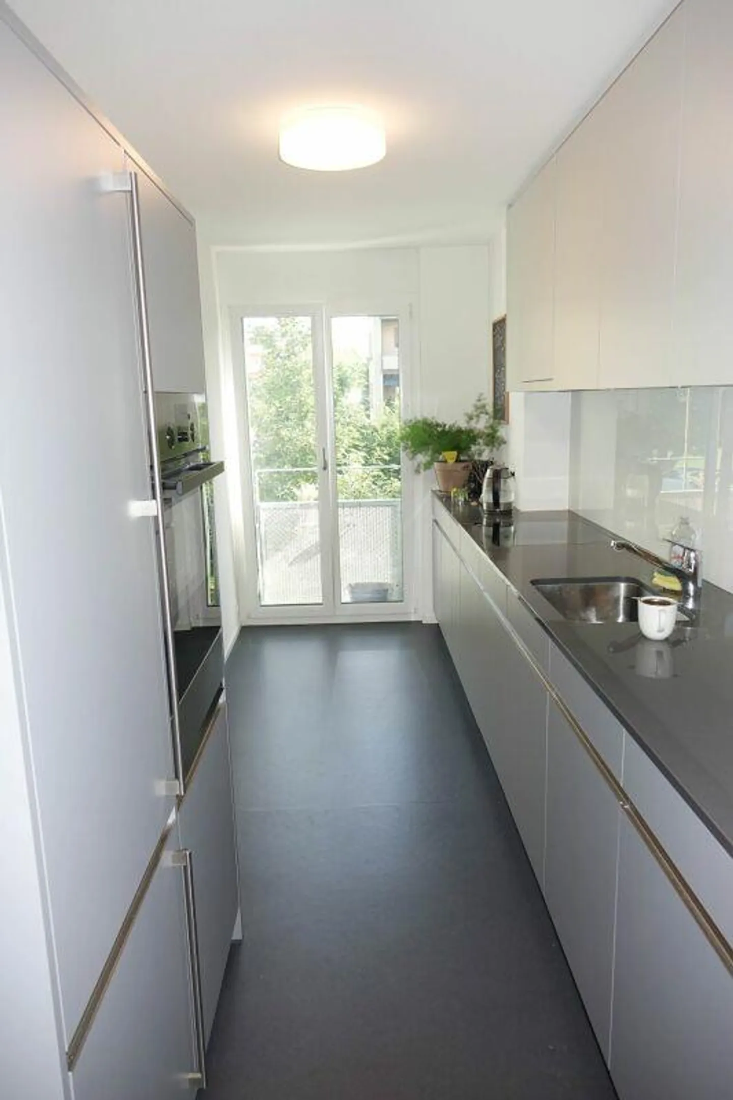 appartement lumineux de 2 pièces avec balcon ensoleillé - Photo 2 sur 7