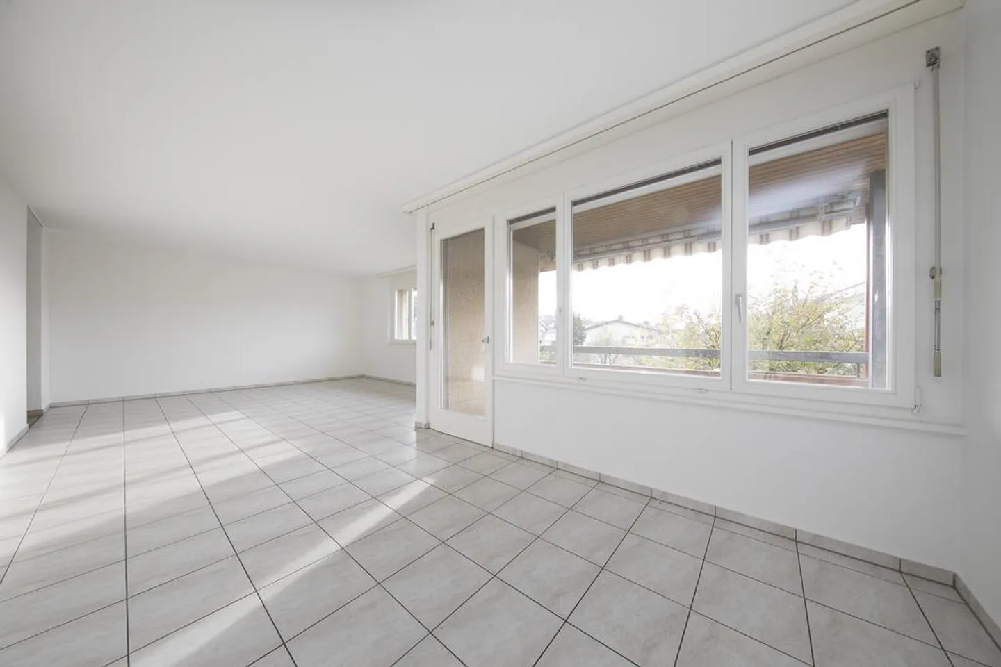 Ici, vous trouverez plus pour moins cher ! - Photo 8 sur 11