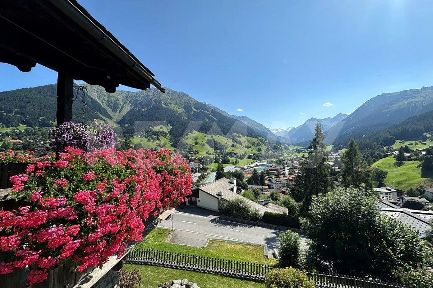 Casa unifamiliare con vista unica - Foto 3 di 13