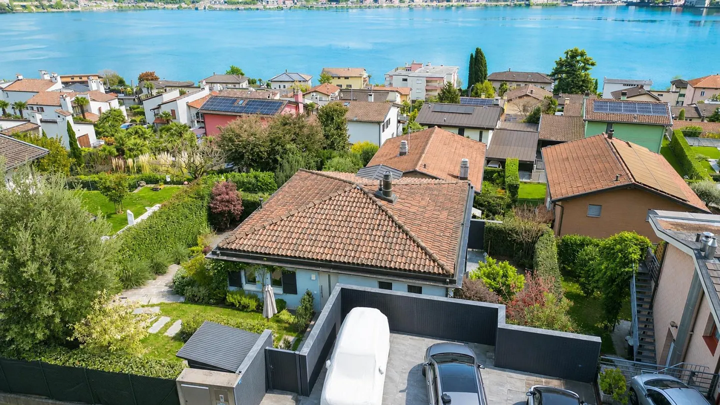 Helle Einfamilienvilla mit 5.5 Zimmern in Riva San Vitale, TI - Foto 13 von 16