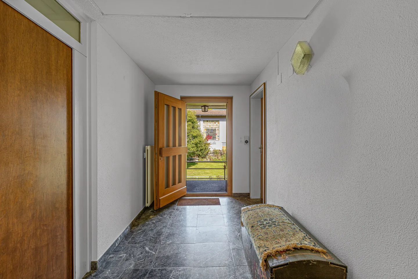 Idyllisches Mehrfamilienhaus mit grossem Grundstück - Foto 6 von 15