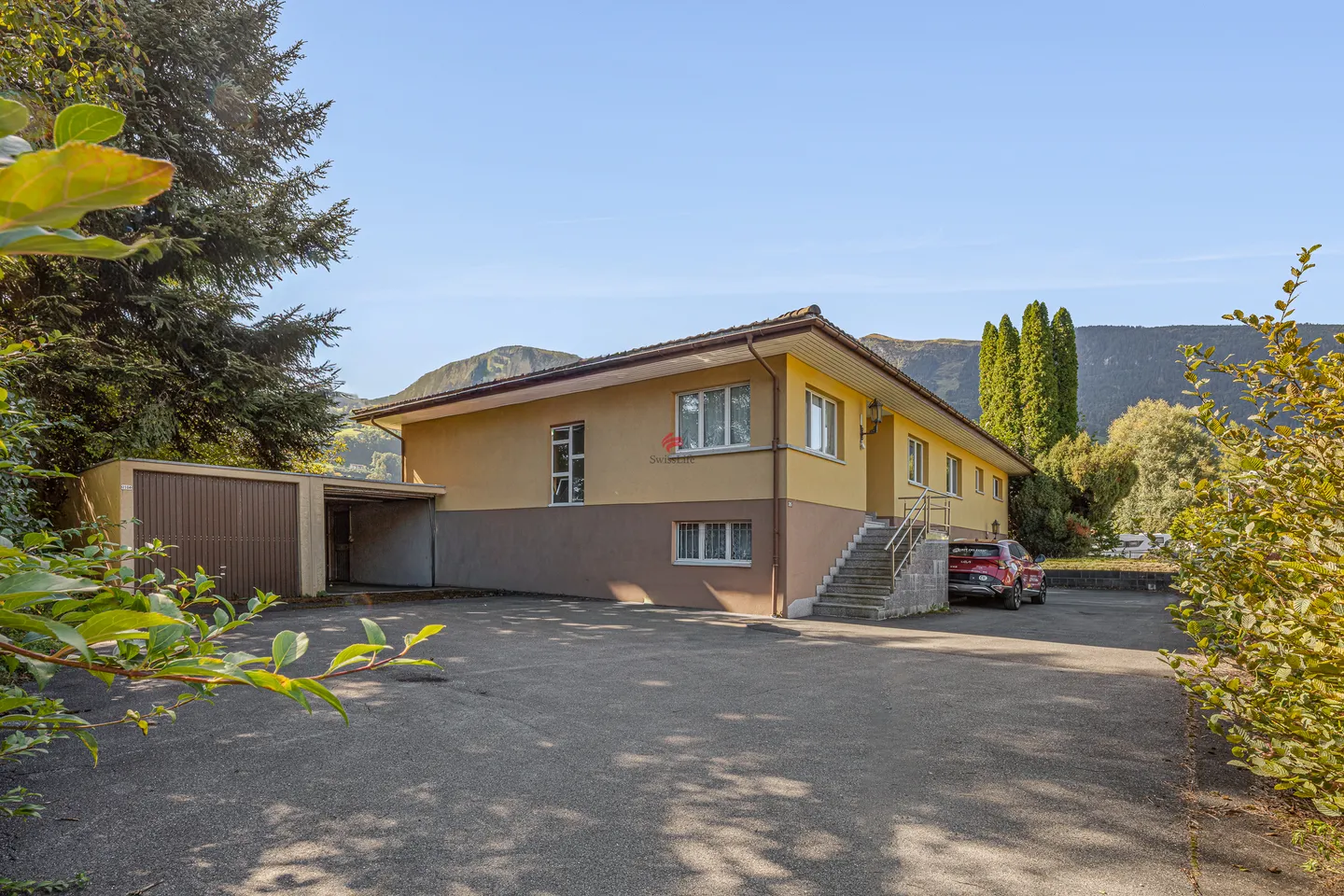 Idyllisches Mehrfamilienhaus mit grossem Grundstück - Foto 14 von 15