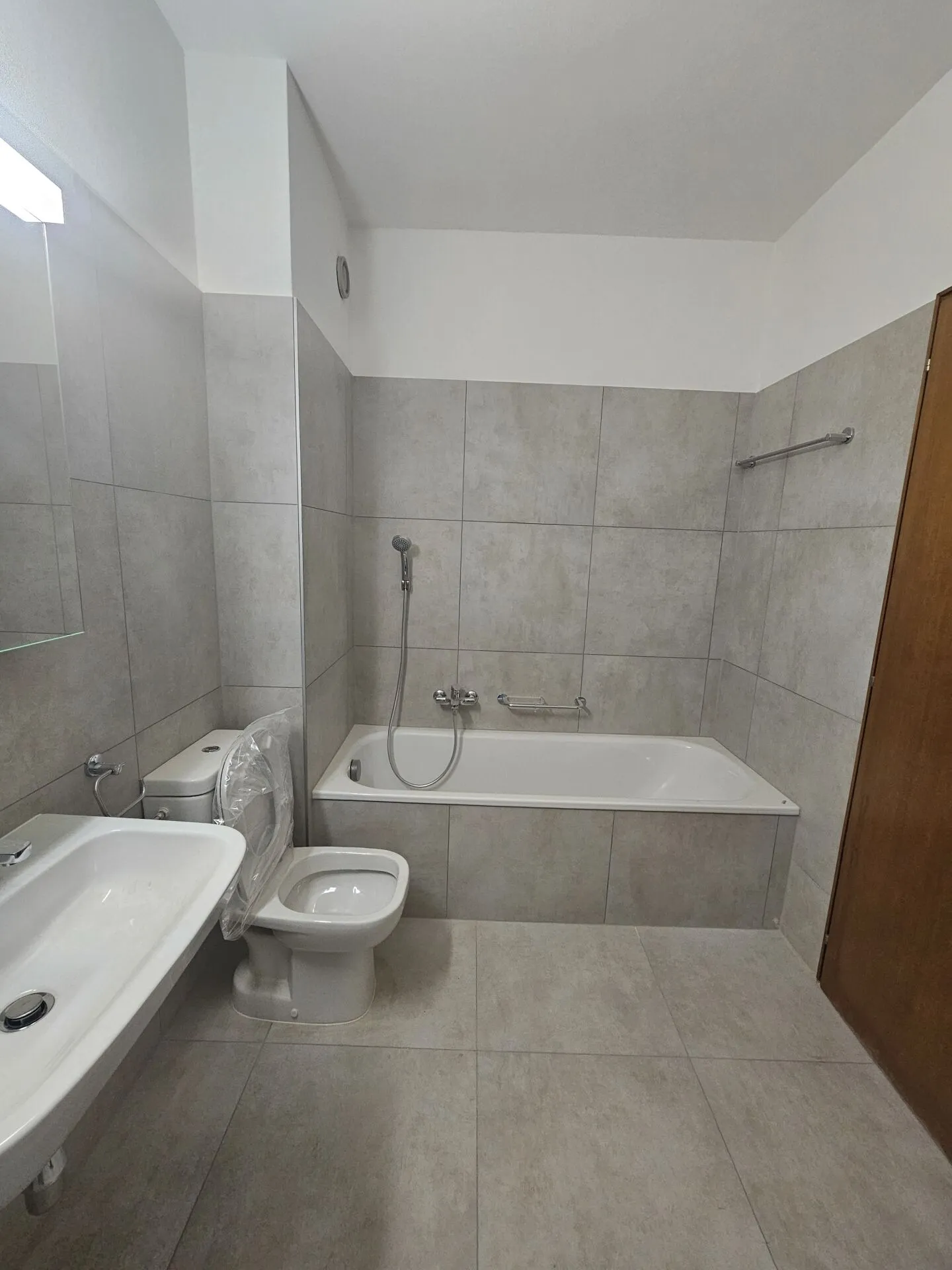 4,5 locali ristrutturati con grande terrazza - Foto 6 di 7