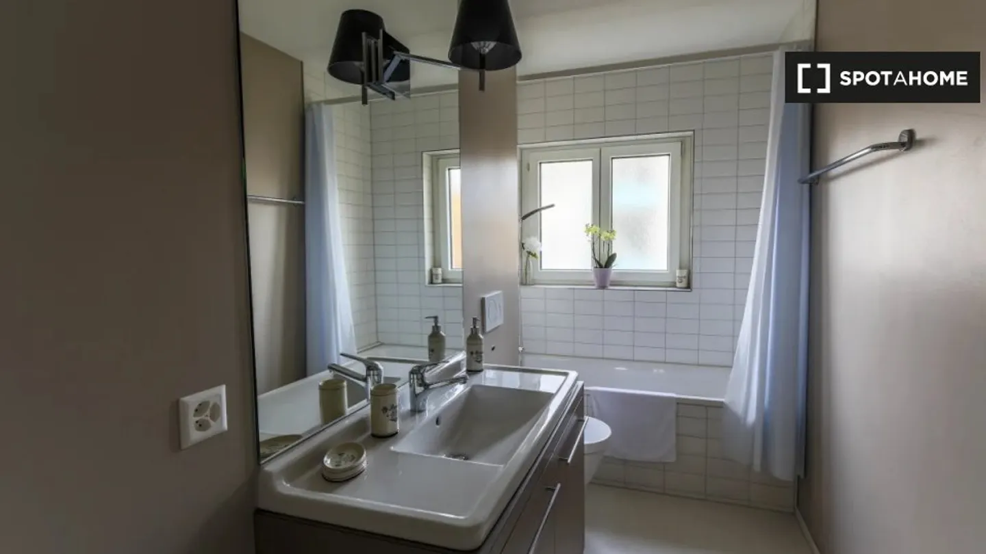 Entdecke, besichtige und miete dein neues Zuhause online mit vollem Vertrauen. - Foto 1 von 8