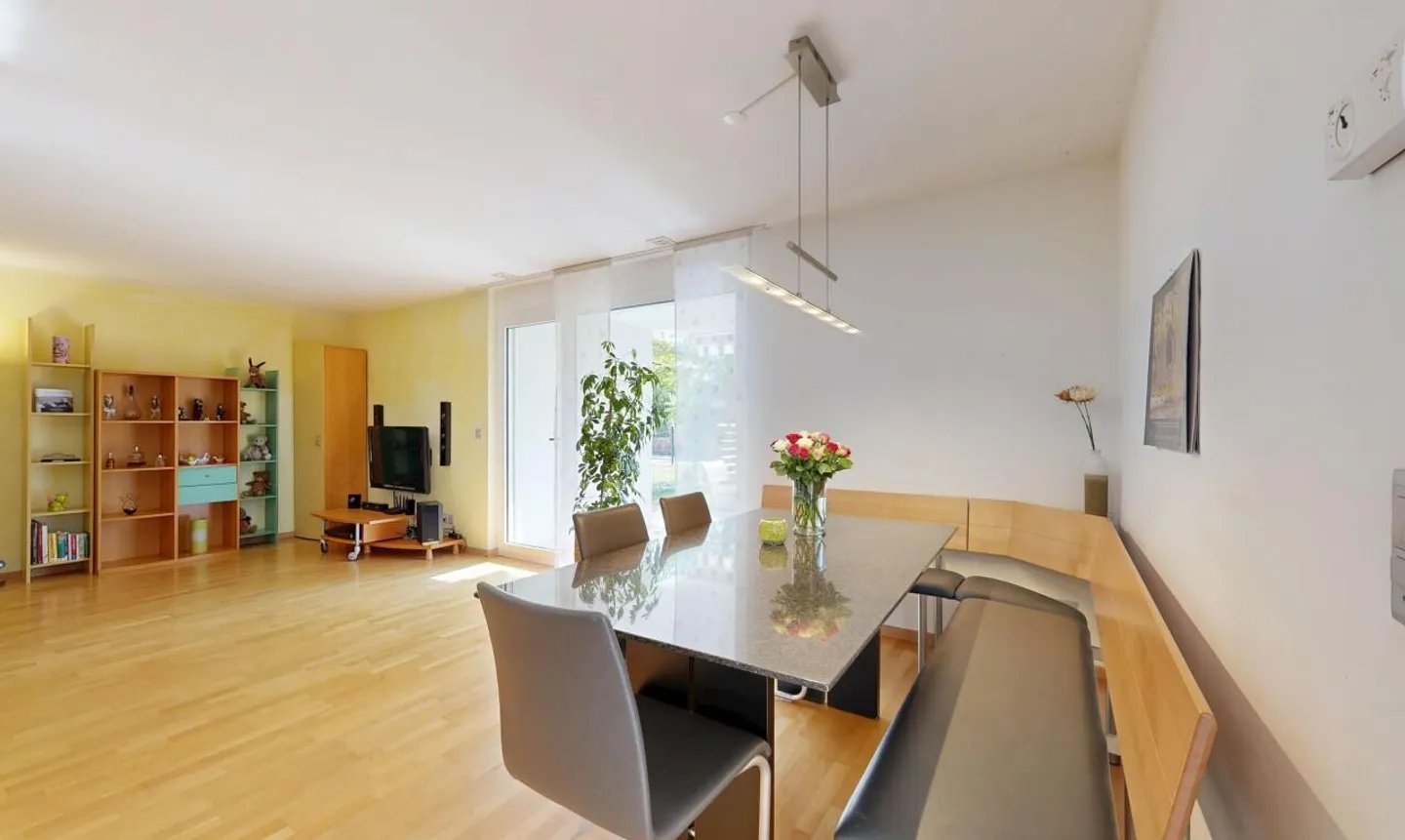 Geräumige Gartenwohnung mit Terrassen - Foto 2 von 11