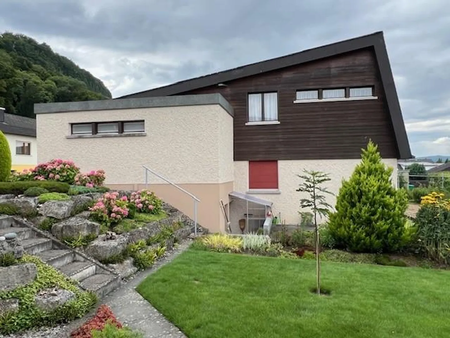 Ampia e tranquilla casa unifamiliare di 5,5 stanze con giardino - Foto 1 di 18