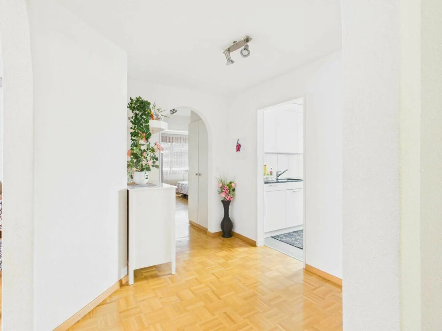 Ampio appartamento di 4,5 stanze con balcone - Foto 1 di 10