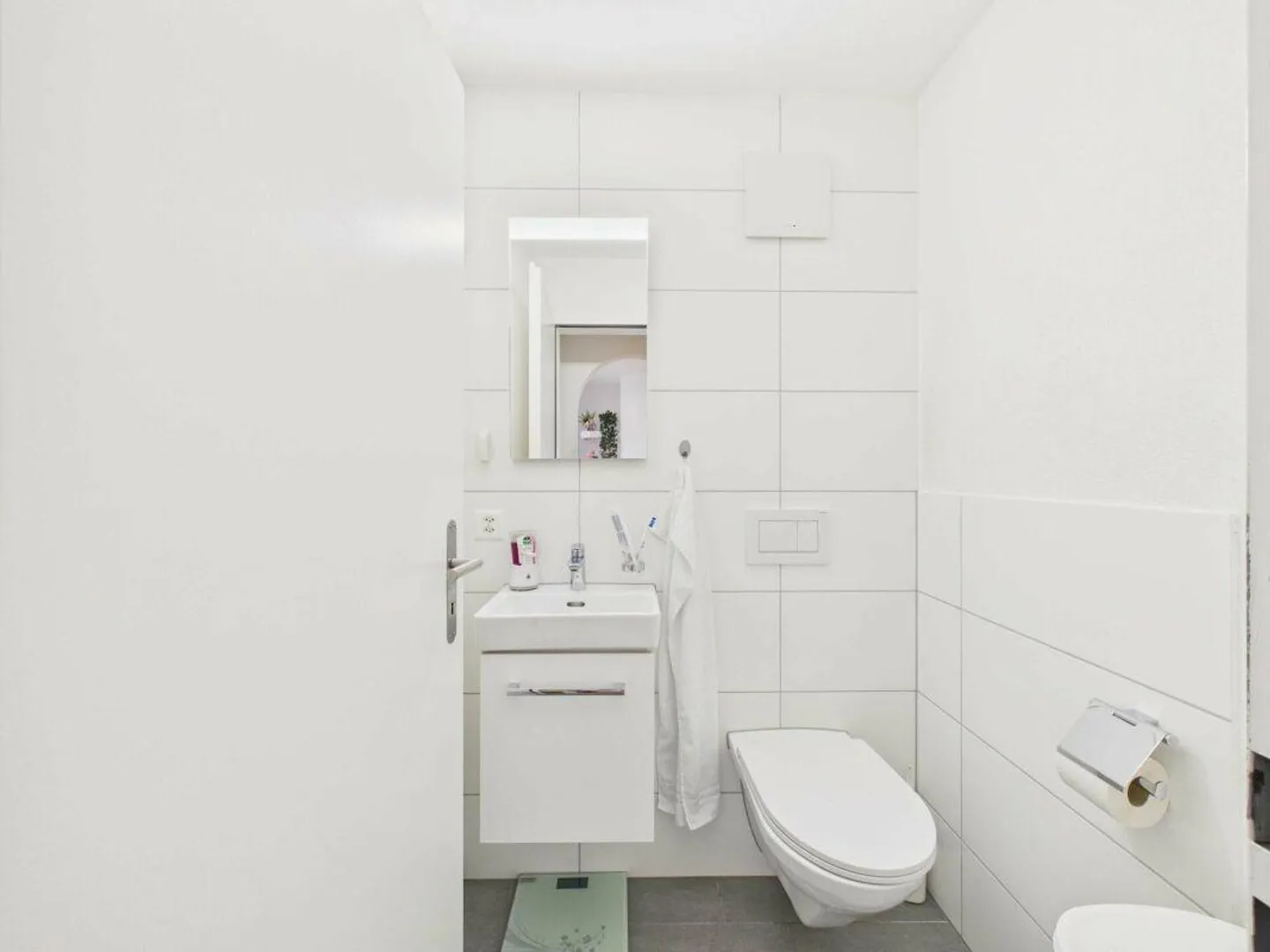 Ampio appartamento di 4,5 stanze con balcone - Foto 4 di 10