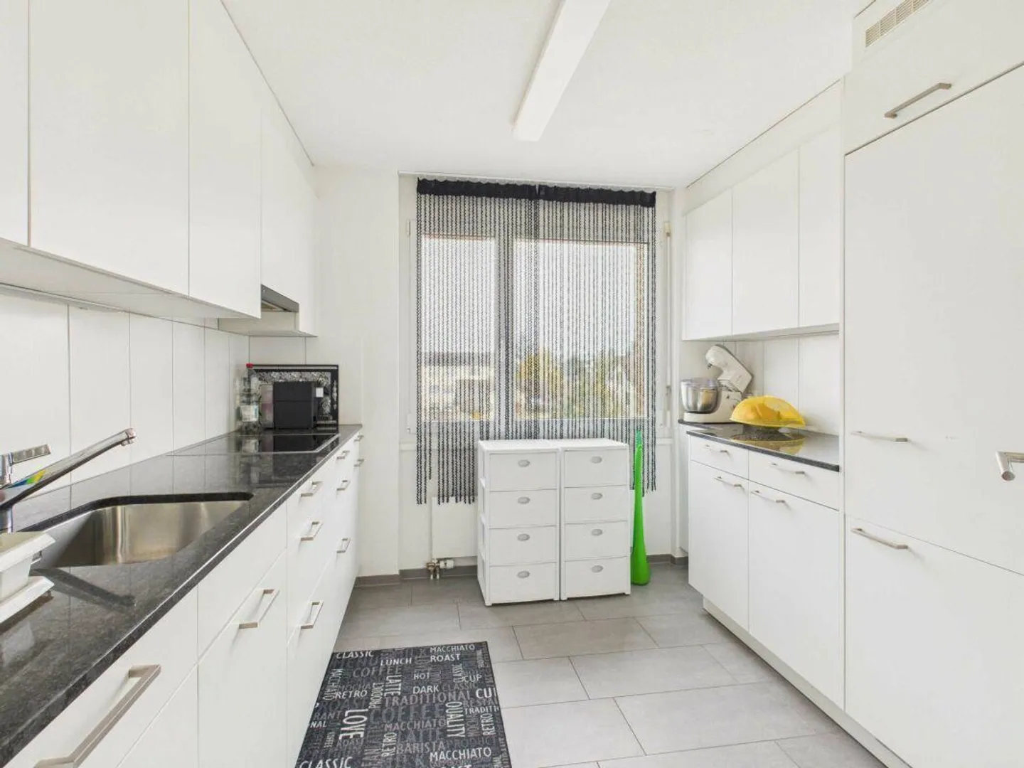 Ampio appartamento di 4,5 stanze con balcone - Foto 2 di 10