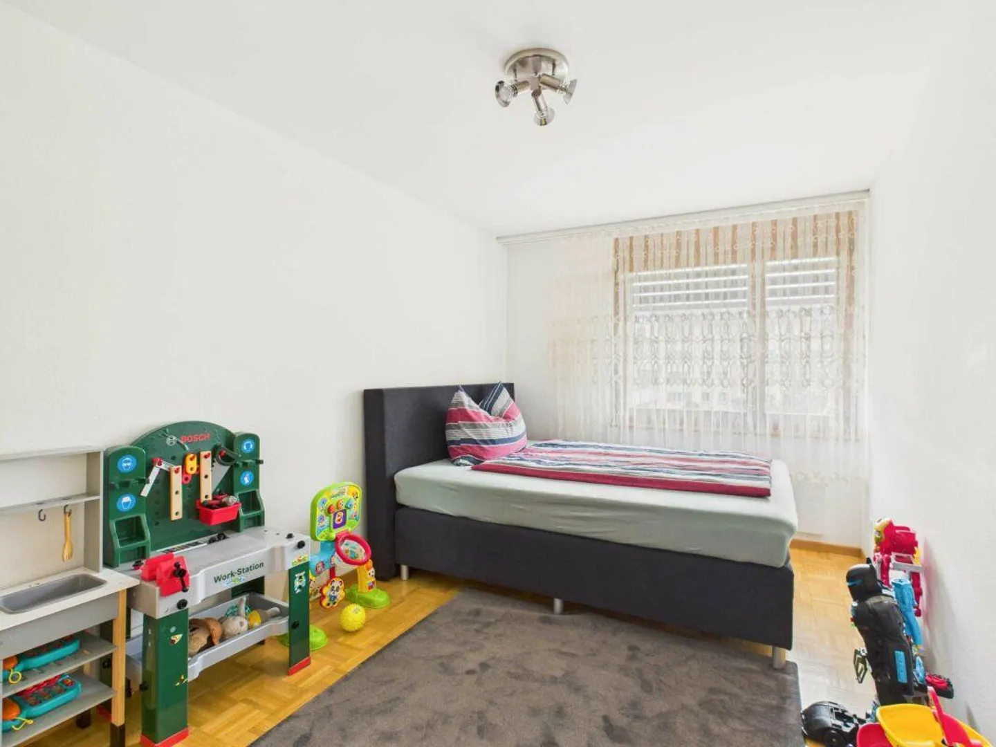 Ampio appartamento di 4,5 stanze con balcone - Foto 7 di 10