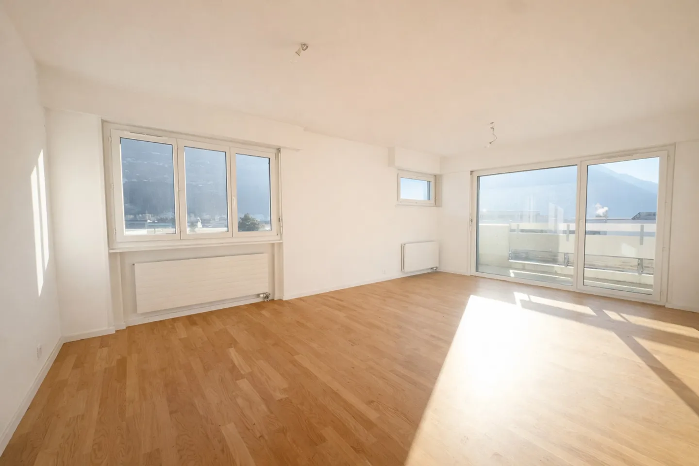 Spacious 4.5 rooms with balcony - Photo 2 of 11