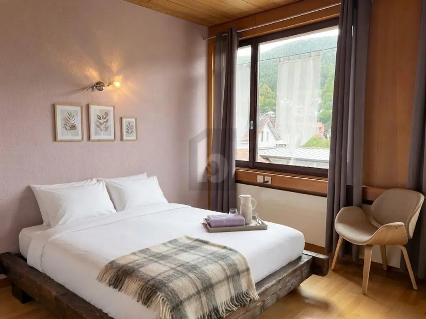 SPACIOUS AND BRIGHT WITH GENEROUS VOLUMES - Photo 4 of 6