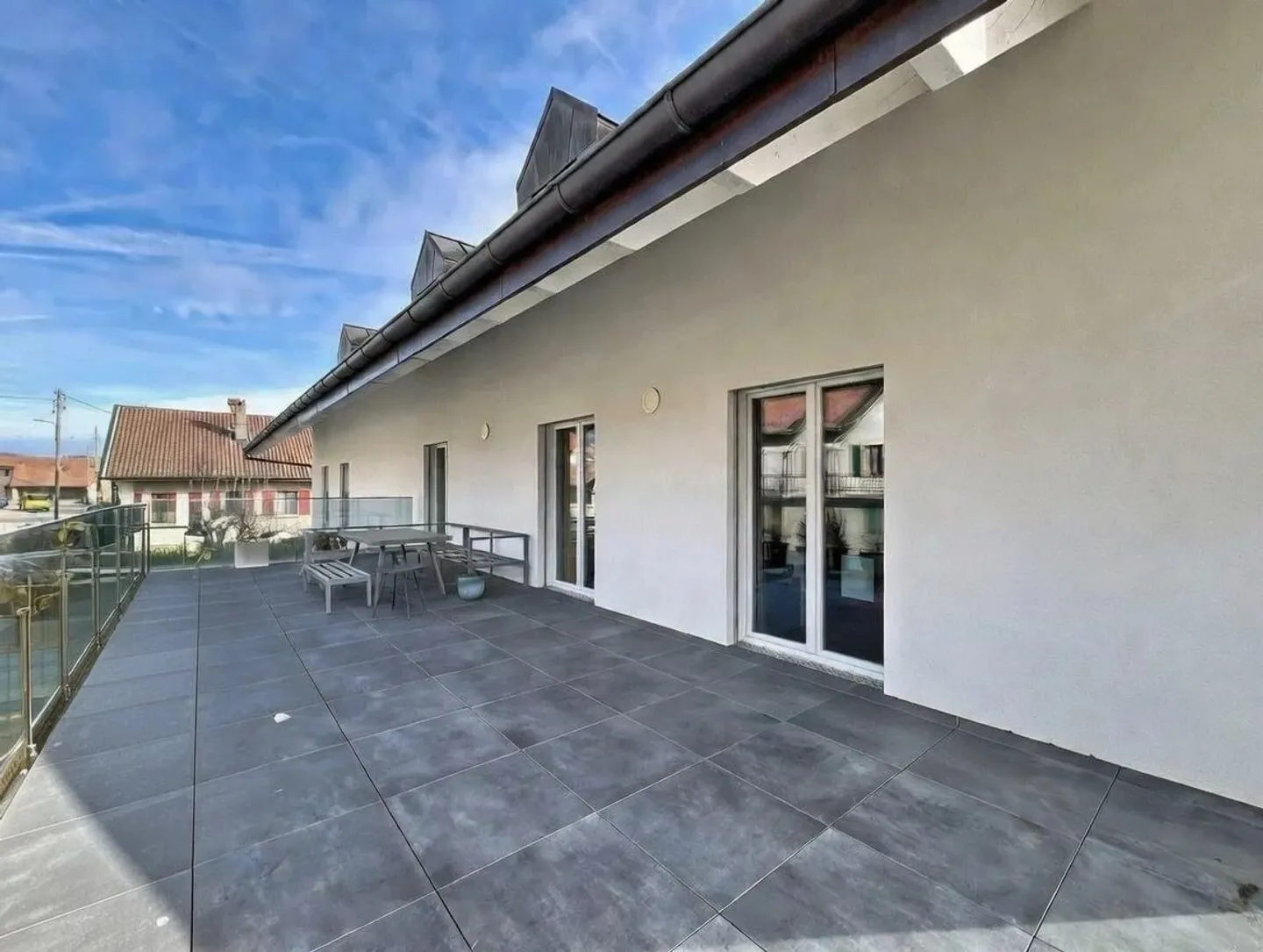 Exclusive - Apartment with stunning lake view and spacious terraces - Photo 1 of 12