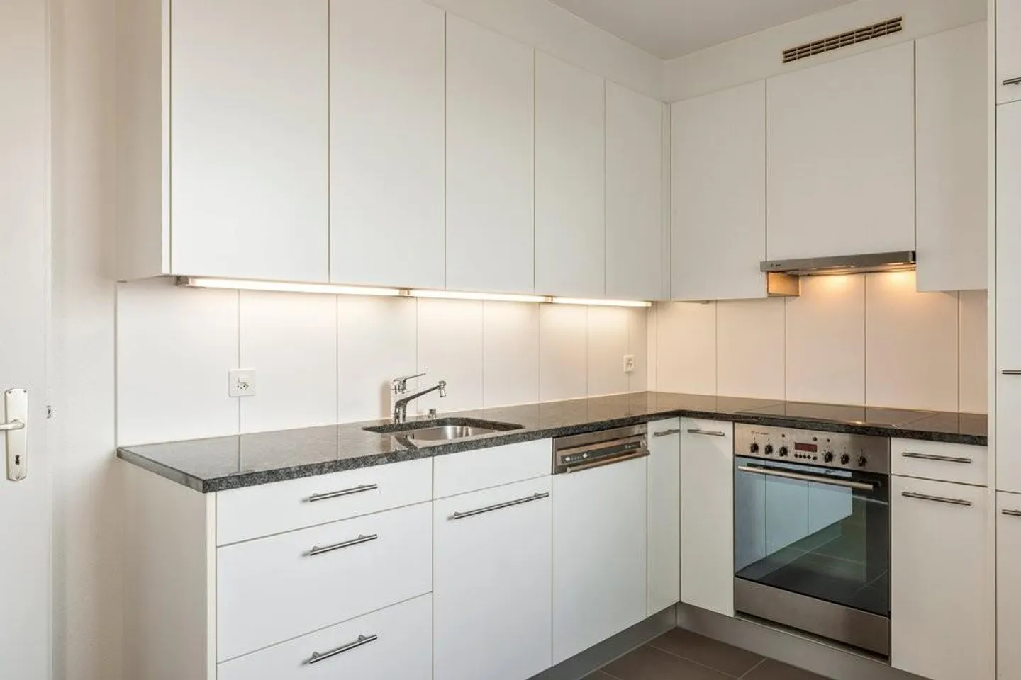 Modern apartment in high-rise building with panoramic view - Photo 2 of 8