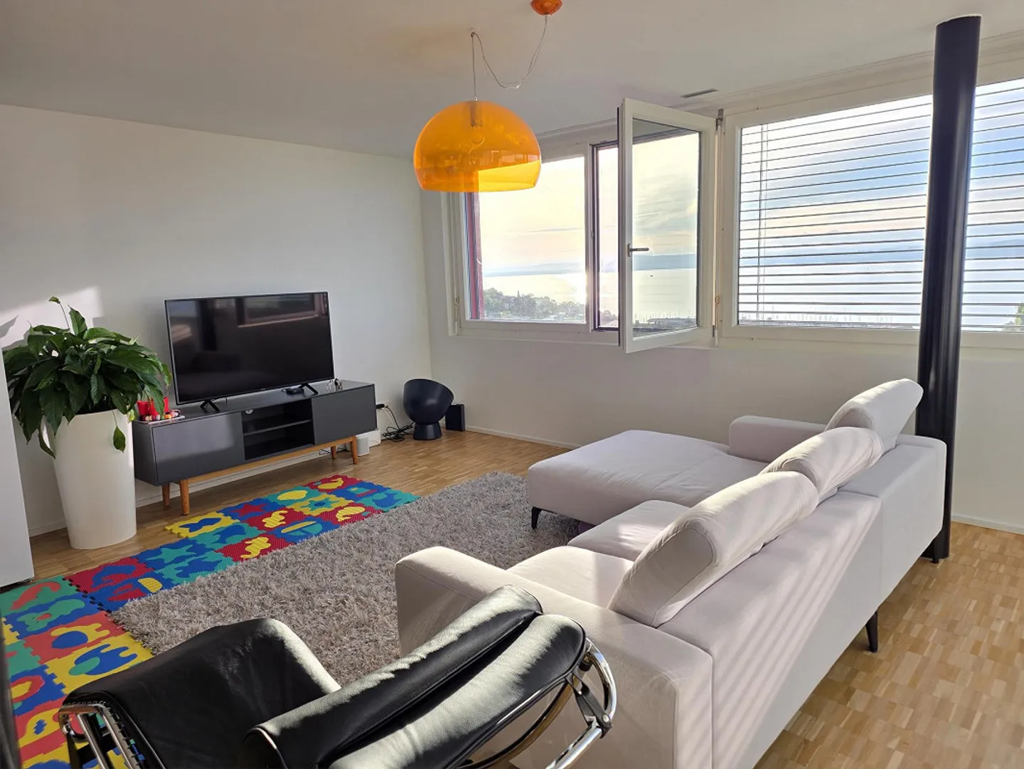 4.5 rooms close to Neuchatel train station - Photo 2 of 9