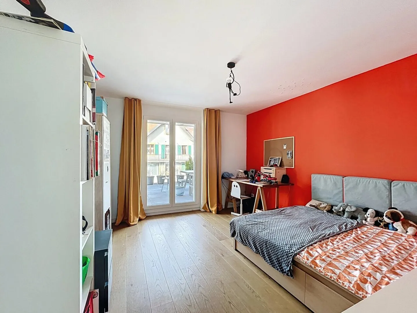 Exclusive - Apartment with stunning lake view and spacious terraces - Photo 8 of 12