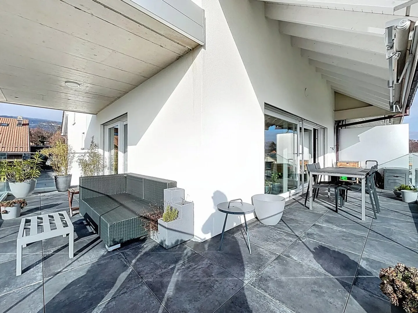 Exclusive - Apartment with stunning lake view and spacious terraces - Photo 11 of 12