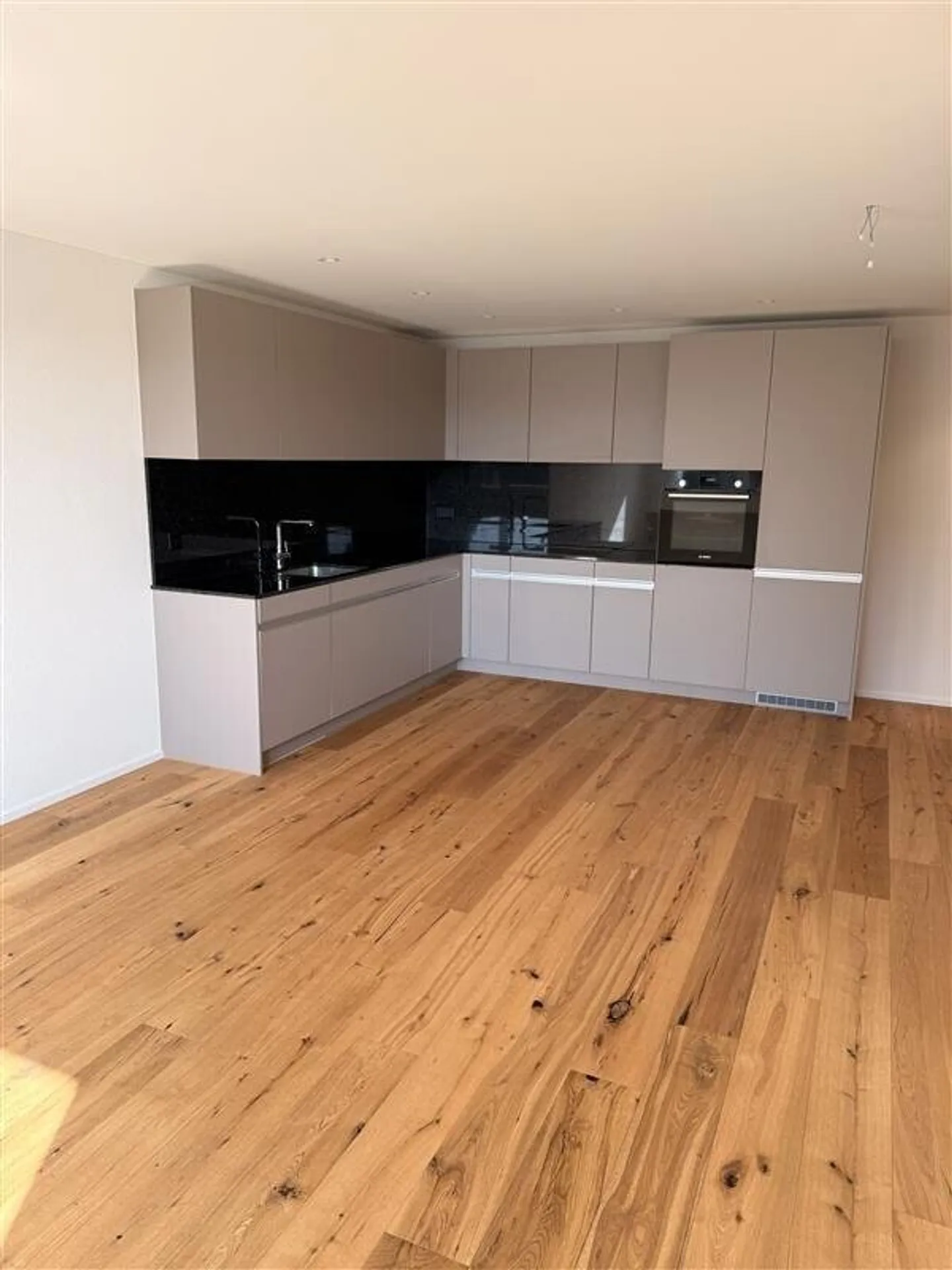 Moderne 2.5-Zimmerwohnung - Foto 4 von 6