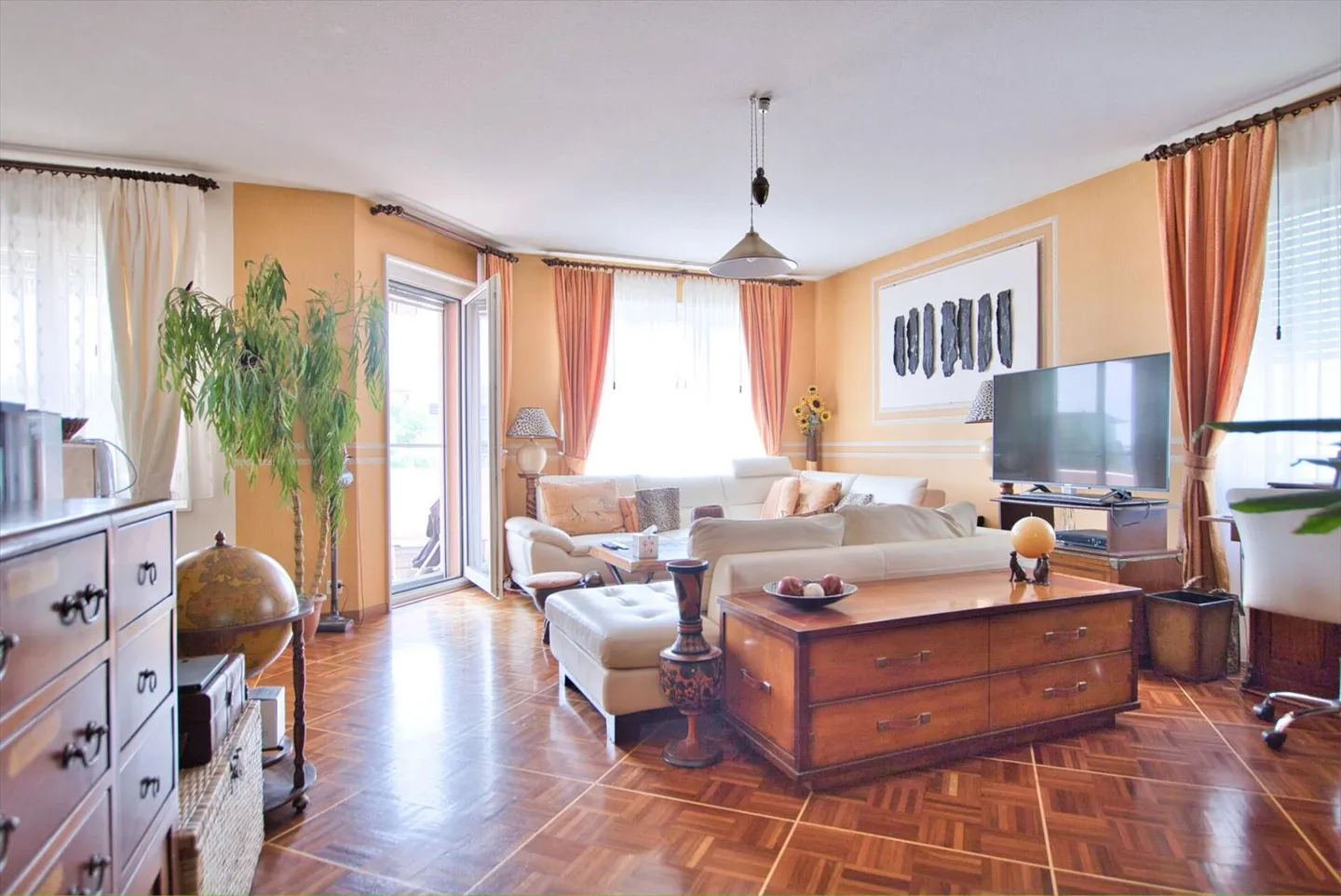 5 camere in una zona tranquilla a due passi dai servizi - Foto 1 di 4