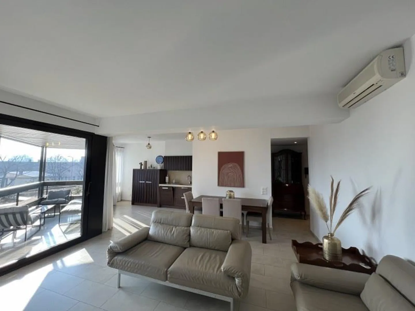 ELEGANTE MÖBLIERTE 4,5-ZIMMER-WOHNUNG MIT TERRASSEN UND AUSSICHT... - Foto 3 von 13