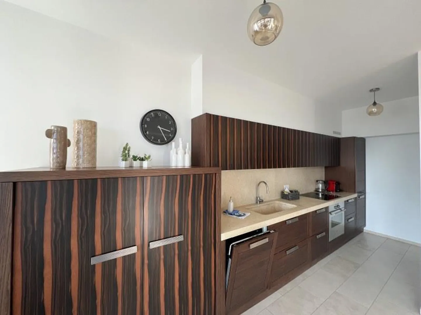 ELEGANTE MÖBLIERTE 4,5-ZIMMER-WOHNUNG MIT TERRASSEN UND AUSSICHT... - Foto 5 von 13