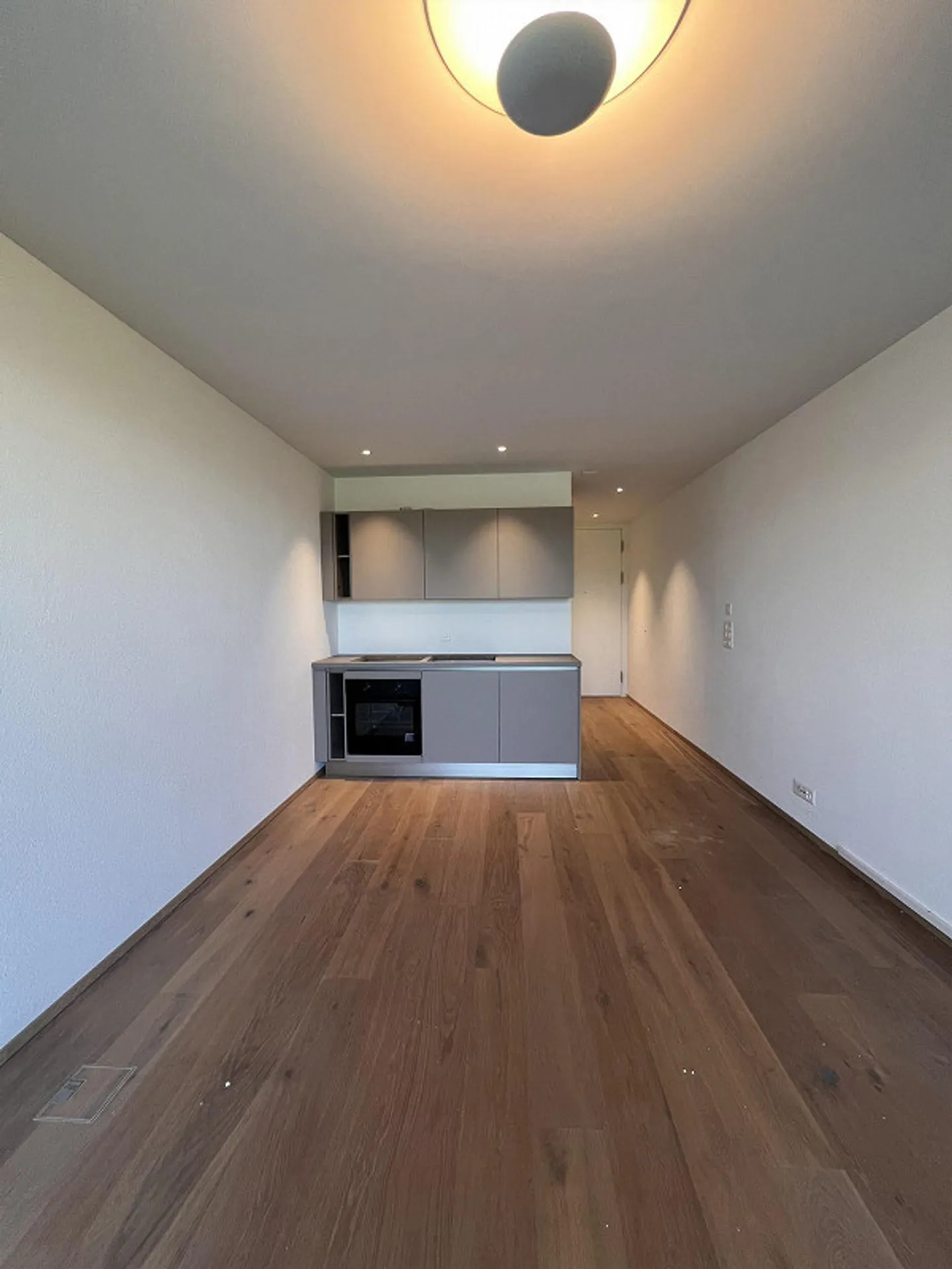 Spazio Commerciale Attraente - Foto 2 di 5