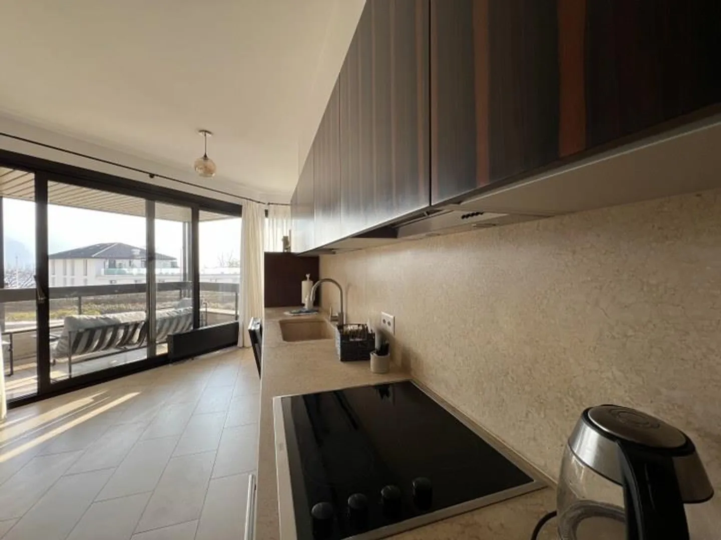 ELEGANTE MÖBLIERTE 4,5-ZIMMER-WOHNUNG MIT TERRASSEN UND AUSSICHT... - Foto 6 von 13