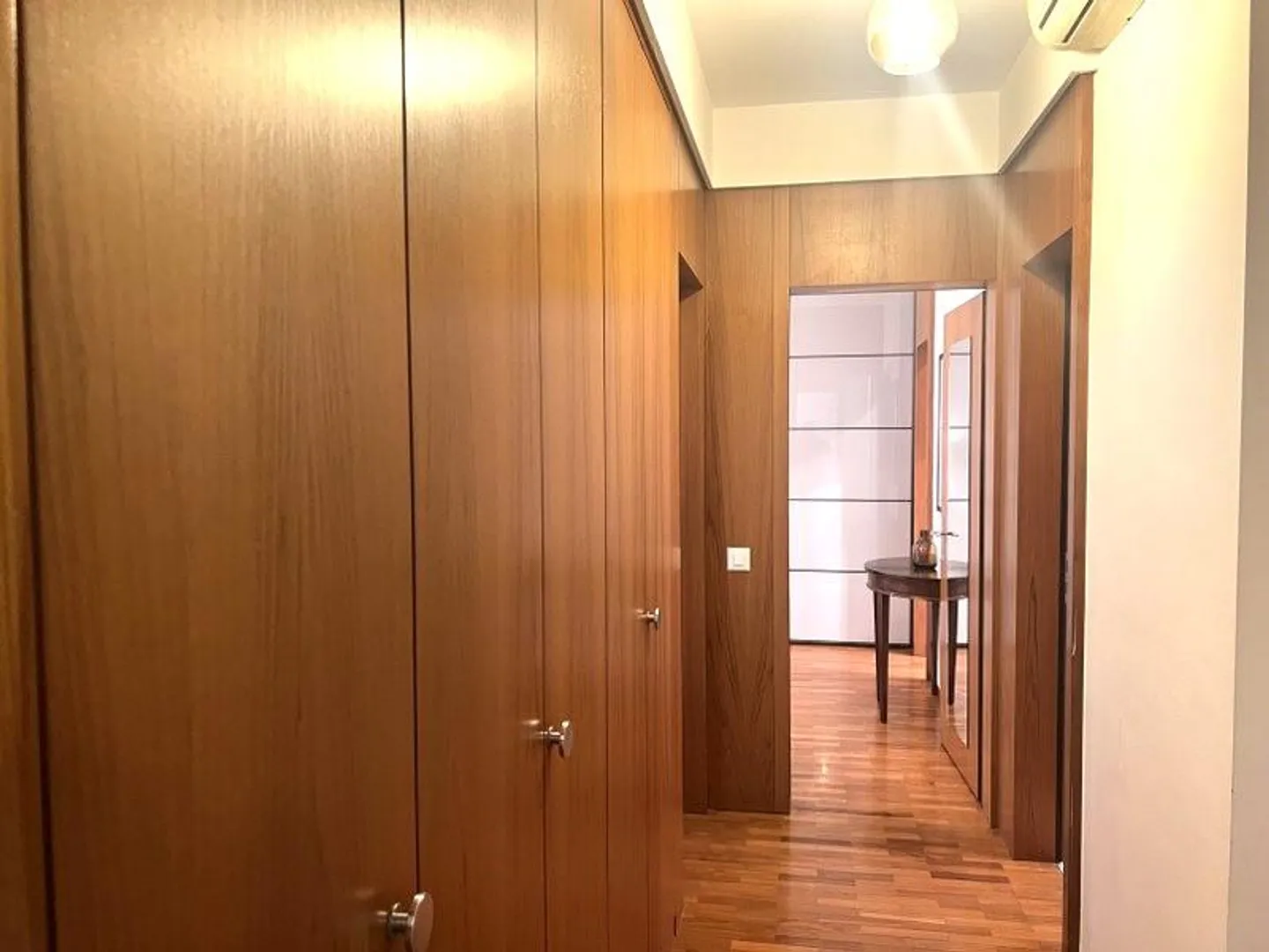ELEGANTE MÖBLIERTE 4,5-ZIMMER-WOHNUNG MIT TERRASSEN UND AUSSICHT... - Foto 7 von 13