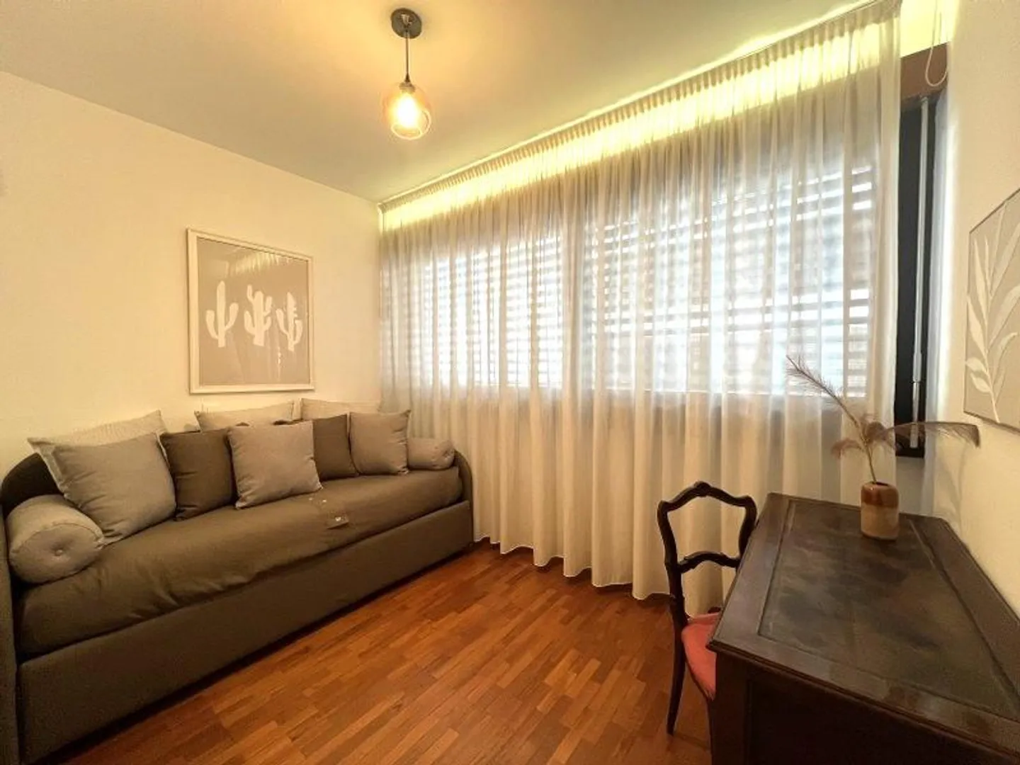 ELEGANTE MÖBLIERTE 4,5-ZIMMER-WOHNUNG MIT TERRASSEN UND AUSSICHT... - Foto 9 von 13